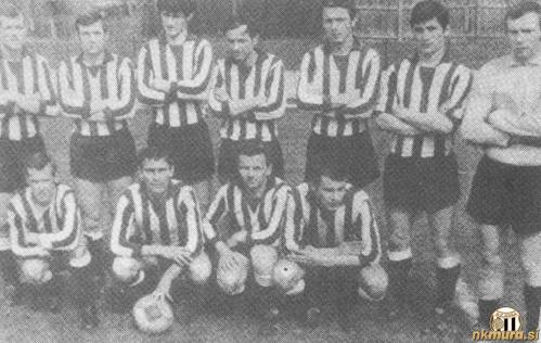 Nogometaši Mure leta 1969 v II. zvezni ligi. Stojijo od leve: Tolić, Puškarič, Kukanja, Rebrica, Satler, Urek in Bračič. Čepijo: Karmel, Tkalčec, Maučec in Koblencer.