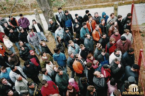 Pristaši Mure, ki so za severno tribuno čakali na odhod iz stadiona.