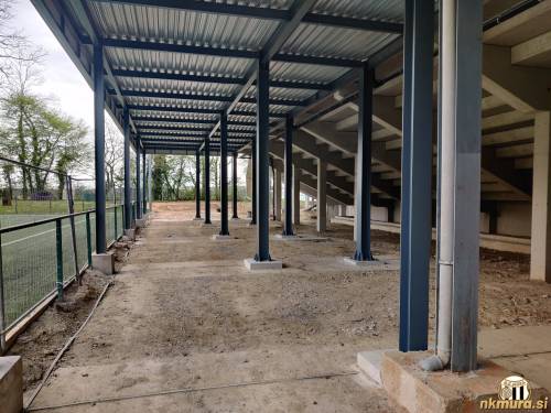 Gradbišče pod severozahodno tribuno.