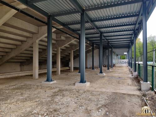 Gradbišče pod severozahodno tribuno.