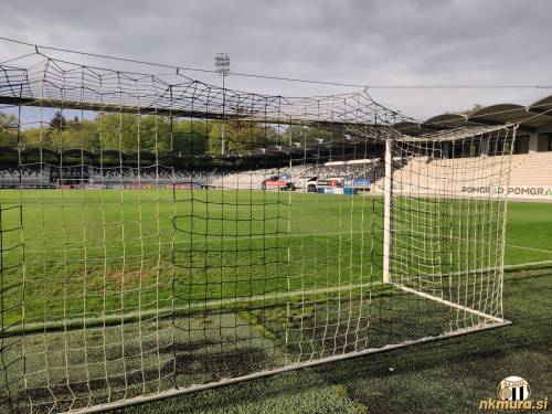 Pogled na igrišče s severne strani.