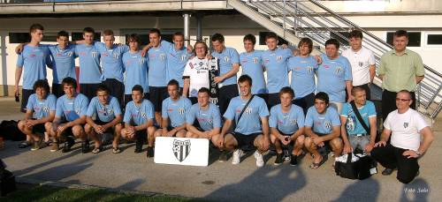 Zgornja vrsta od leve: Niko Kardoš, Denis Barbič, Uroš Pörš, Tadej Cipot, Rok Gruskovnjak, Ales Zorko, Tilen barbarič, Terezija Knaus, Matej Rogač, Niko Bošnjak, Mitja Mauko, Leon Sres, oče Tadeja Cipota (tehnični), Nenad Dolgov (trener), Boris Štivan (vodja mlajših selekcij). Čepijo: Erik Janža, Jaka Šafer, Andrej Lotrič, Nino Kouter, Timotej Pavel, Niki Buček Huber, Žiga Kous, Niki Slana, Mitja Lotrič, Jože Janža (fizioterapevt), Darko Hidič (tehnični).