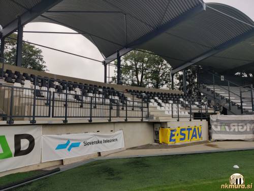 Severozahodna tribuna.