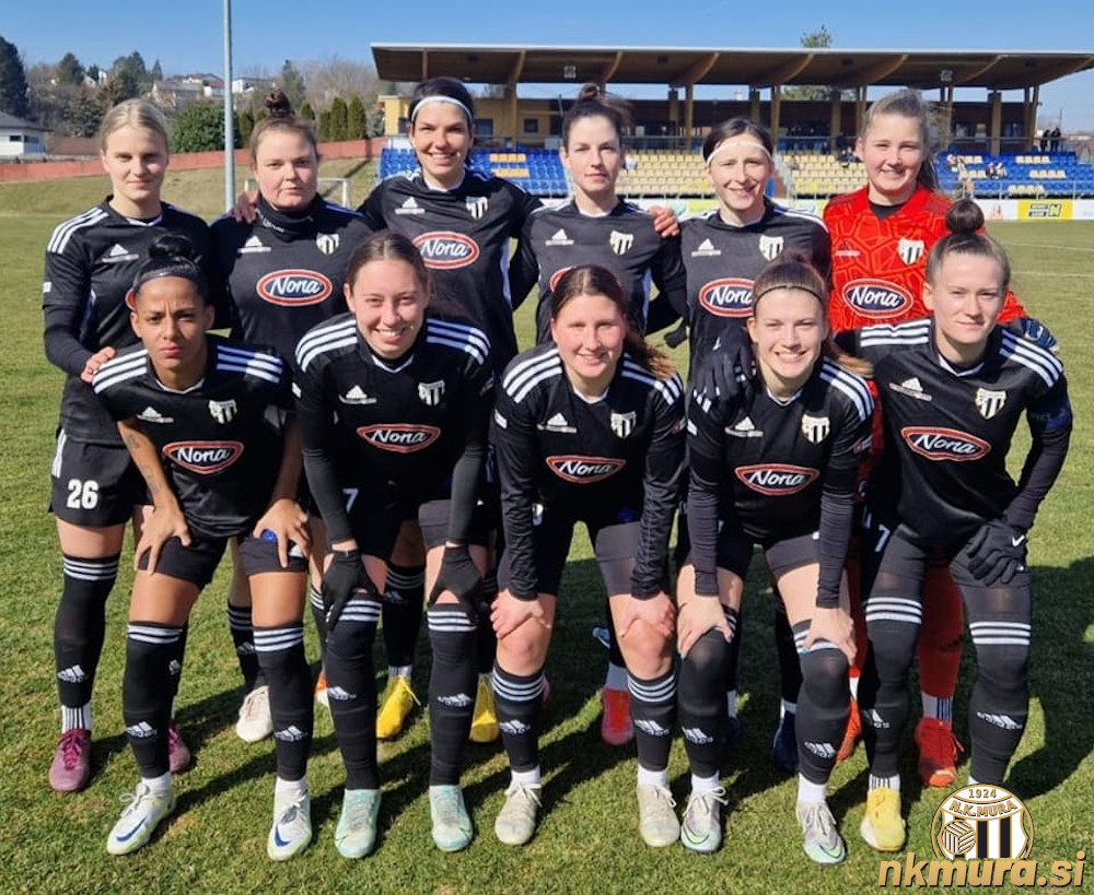 Zgornja vrsta od leve: Lea Dolinar, Špela Rozmarič, Evelina Kos, Lucija Kos, Kaja Korošec, Teja Truntič. Čepijo: De Jesus Matos Josilene, Anja Eferl, Tija Šoštarič Karič, Živa Rakovec in Špela Kolbl.