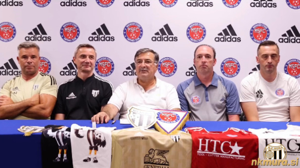 Od leve: Anton Žlogar (trener), Agron Šalja (generalni direktor), George Juncaj (lastnik Michigan Stars FC), Chris McInally (generalni direktor Michigan Stars), Enis Đoković (trener Michigan Stars). Od leve: Anton Žlogar (trener), Agron Šalja (generalni direktor), George Juncaj (lastnik Michigan Stars FC), Chris McInally (generalni direktor Michigan Stars), Enis Đoković (trener Michigan Stars).