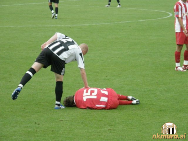 Ivo Prettner na tekmi proti Crveni zvezdi. Ivo Prettner na tekmi proti Crveni zvezdi.