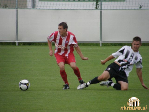 Dejan Sreš na tekmi proti Crveni zvezdi. Dejan Sreš na tekmi proti Crveni zvezdi.