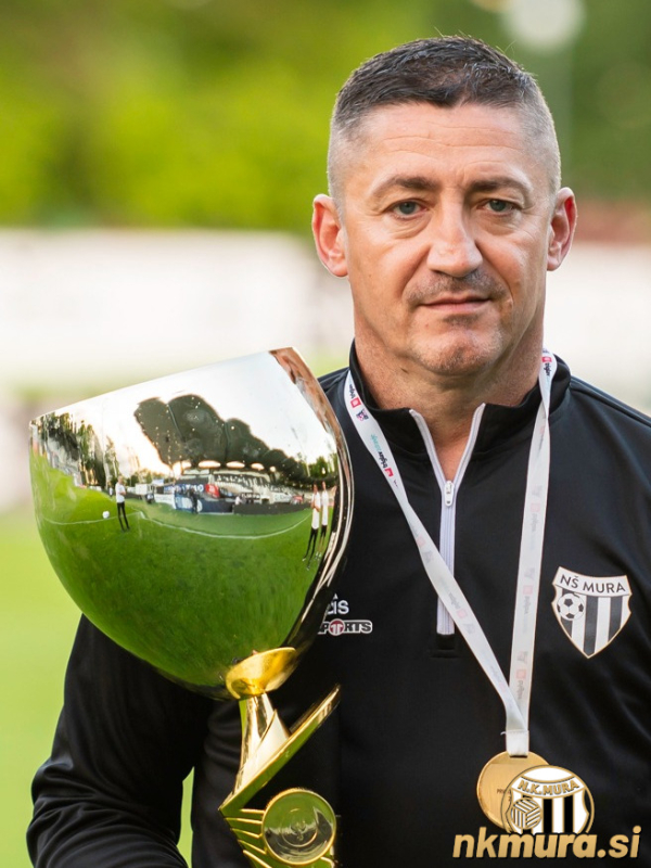 Vladimir Kokol, trener ženske ekipe Mure. Vladimir Kokol, trener ženske ekipe Mure.
