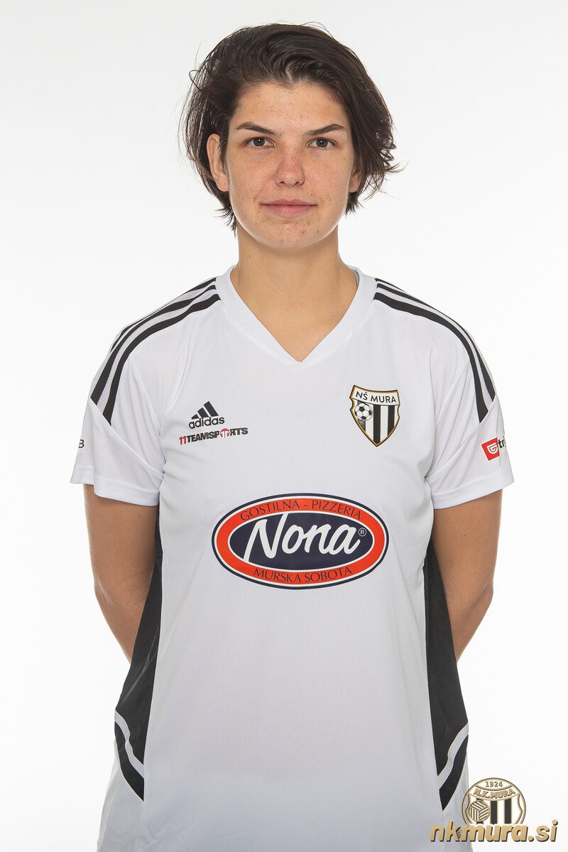 EvelinaKos_DSC2689.jpg Evelina Kos leta 2023.