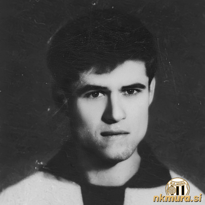 Stevo Perić leta 1961 v dresu Mure. Stevo Perić leta 1961 v dresu Mure.
