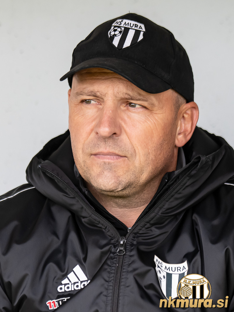 Oskar Drobne, trener Mure. Oskar Drobne, trener Mure.